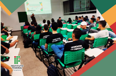 Estudantes acompanham apresentação de Relatório de Autoavaliação Institucional em sala de aula