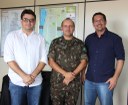 Foto com Reitor, Chefe de Gabinete da Reitoria e Comandante 